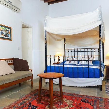 Zoes Traditional Apartments, Bed & Breakfast Larnaca Buitenkant foto