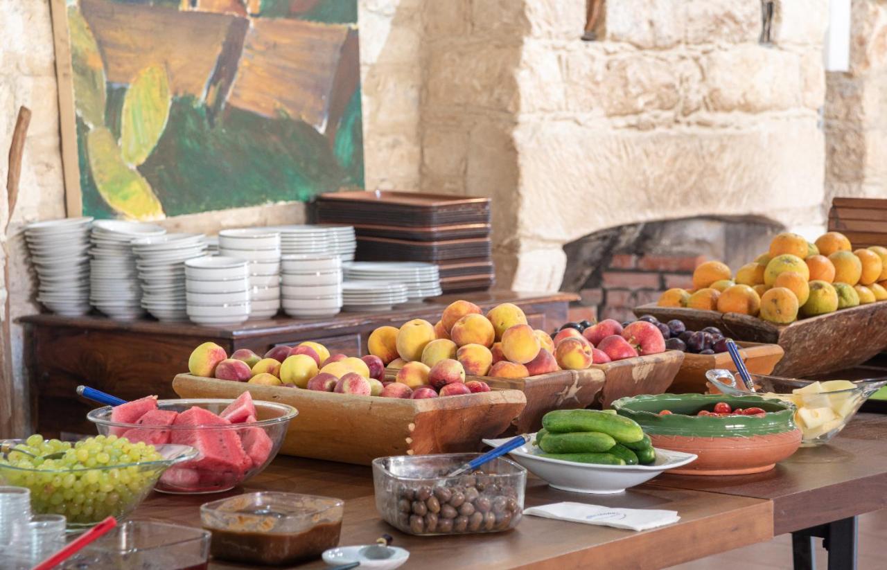 Zoes Traditional Apartments, Bed & Breakfast Larnaca Buitenkant foto