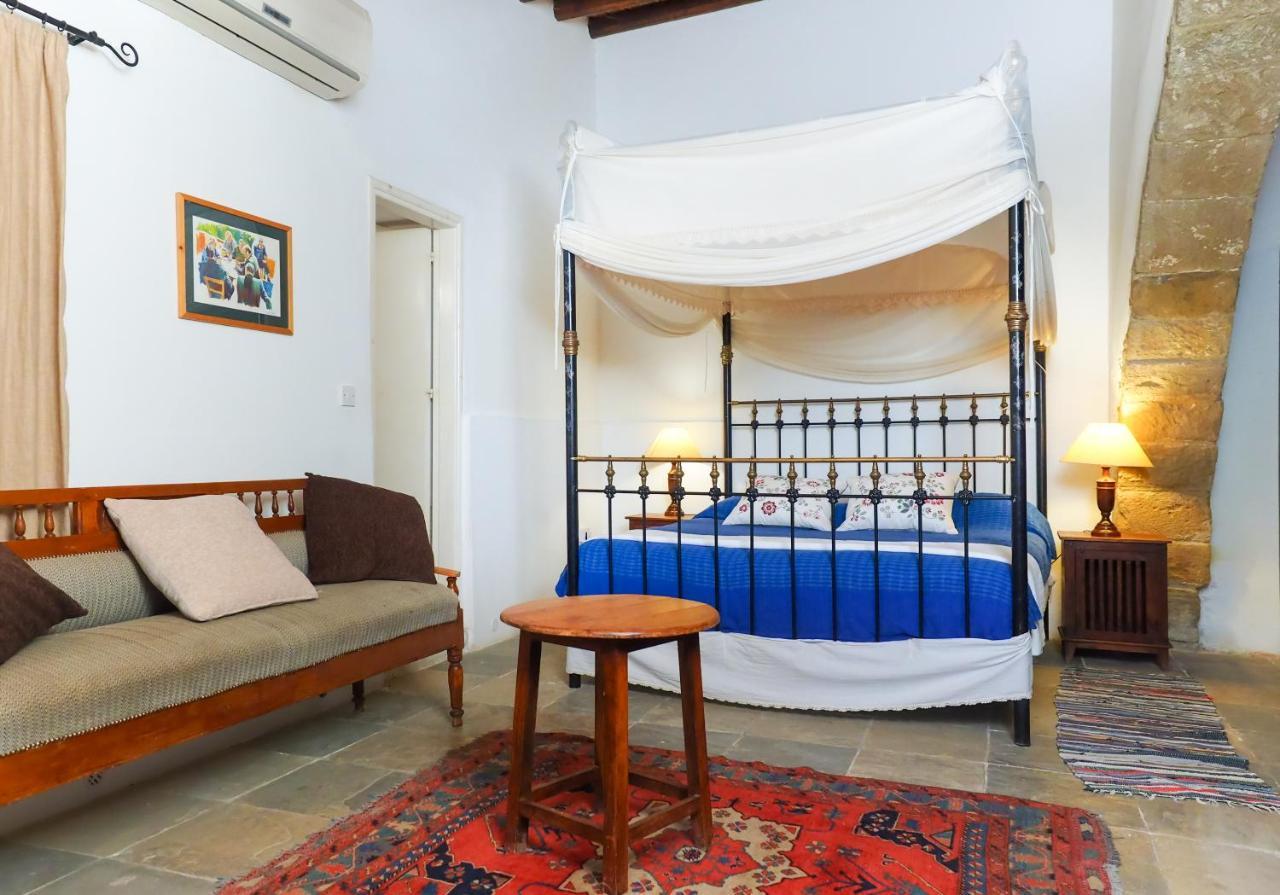 Zoes Traditional Apartments, Bed & Breakfast Larnaca Buitenkant foto